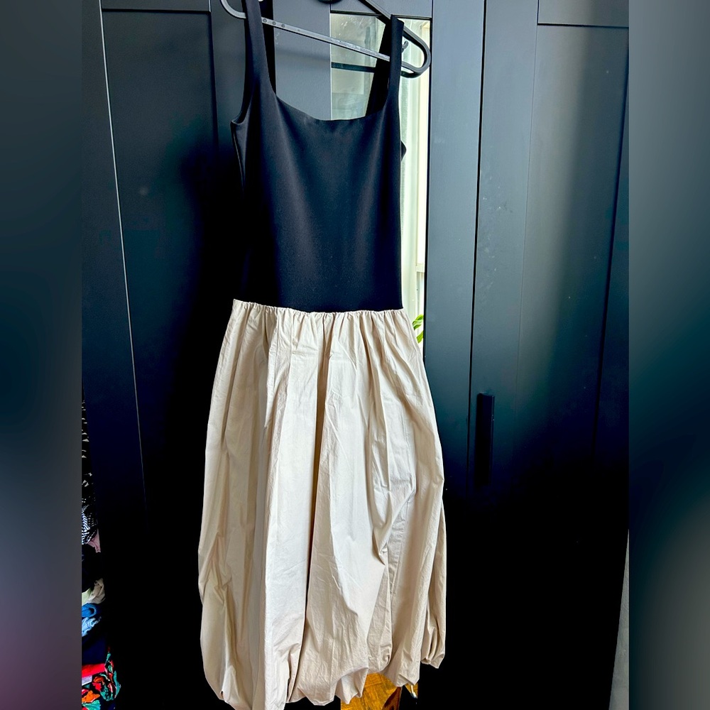 A&F bubble dress. Black and beige.